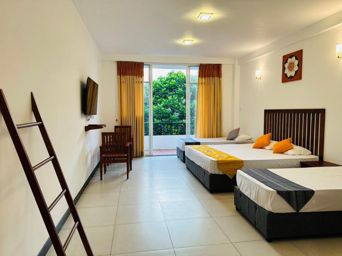 Kandy Hub Guest House Buitenkant foto